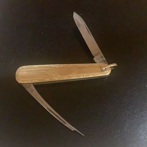 10k gold knife pendant